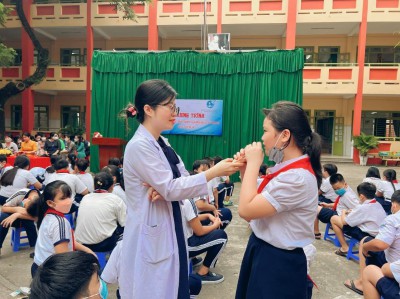 Chương trình tư vấn sức khỏe, phát hiện và kiểm soát di chứng hậu Covid-19 cho học sinh khối 5 trường Tiểu học Phú Mỹ.