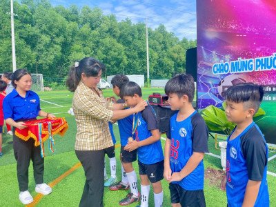 Trường tiểu học Phú Mỹ vinh dự đoạt giải vô địch giải bóng đá thanh thiếu nhi hè năm 2025